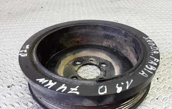 Volkswagen Golf V Crankshaft pulley 03G105243