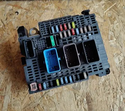 Peugeot 508 BSM Control unit 9811985380