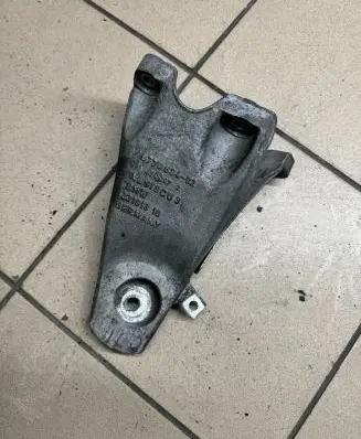 BMW 5 E60 E61 Engine mounting bracket 6770634 23191310 ALS18CU3