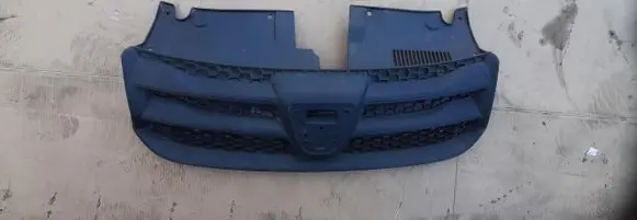 Dacia Sandero II Front bumper upper radiator grill 623126559R