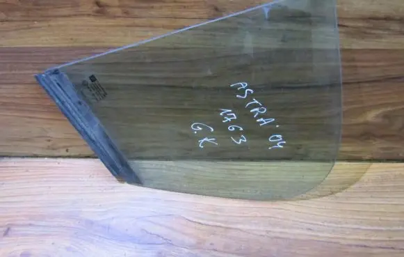 Rear vent window glass
