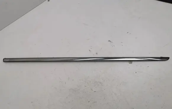 Chrysler Voyager Rear side glass trim 