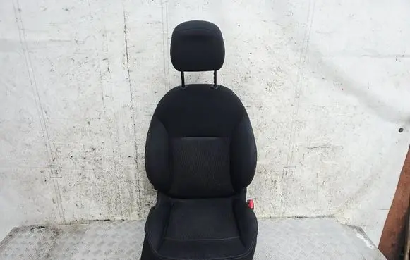 Peugeot 208 I Front passenger seat 