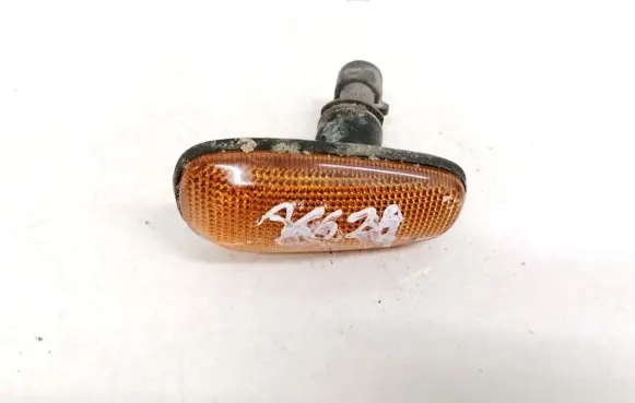 Opel Astra G Front fender indicator light 90560403