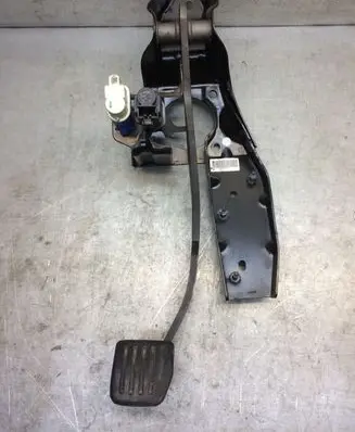 Ford S-MAX Brake pedal 6G922D094JE
