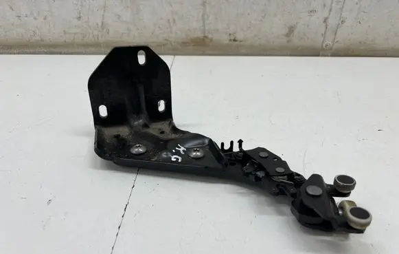 Mercedes-Benz Vito Viano W447 Sliding door lower roller guide/hinge A4477600647