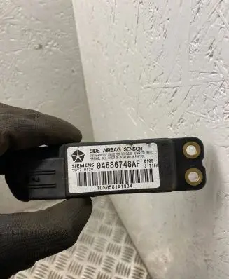 Chrysler Voyager Airbag deployment crash/impact sensor 04686748AF 5WY70120 TDS0581A1334