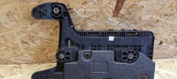 Battery tray