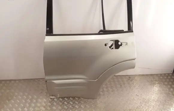 Mitsubishi Pajero Rear door