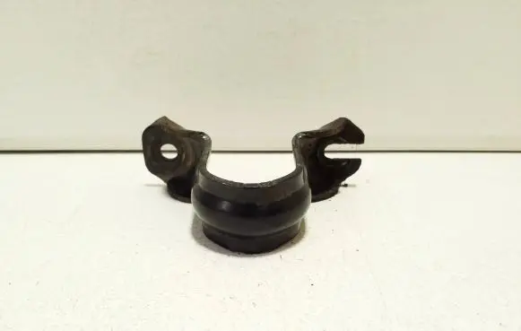 Nissan X-Trail T32 Sway bar bush bracket, front 