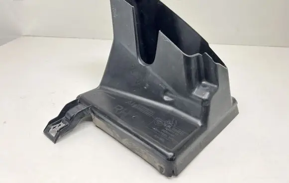 BMW 7 G11 G12 Intercooler air guide/duct channel 7359790
