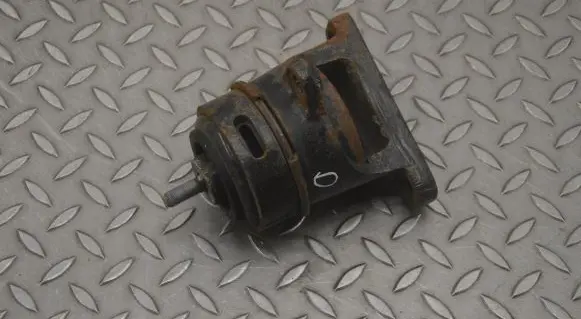 SsangYong Korando Engine mount bracket