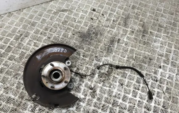 Opel Zafira C Front wheel hub