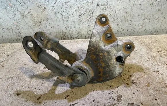 Mercedes-Benz GLA W156 Engine mounting bracket A2462401109