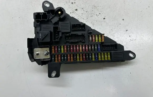 BMW 5 E60 E61 Fuse module 913883001 9138830