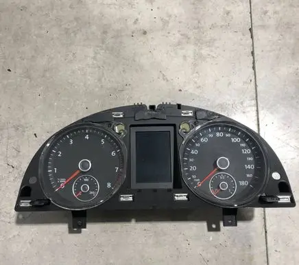 Volkswagen PASSAT CC Speedometer (instrument cluster) 3C8920970J