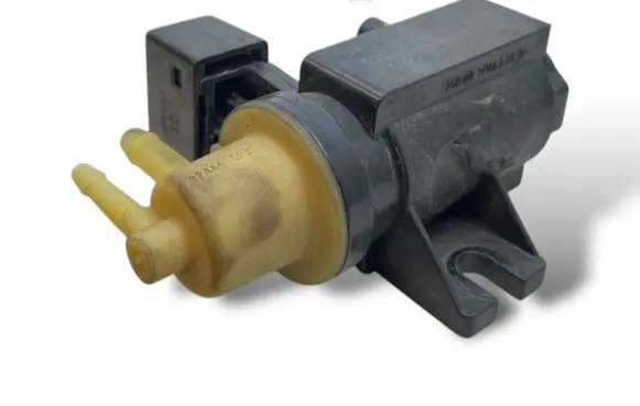 Mercedes-Benz A W169 Turbo solenoid valve A0061536628 081065 70078202