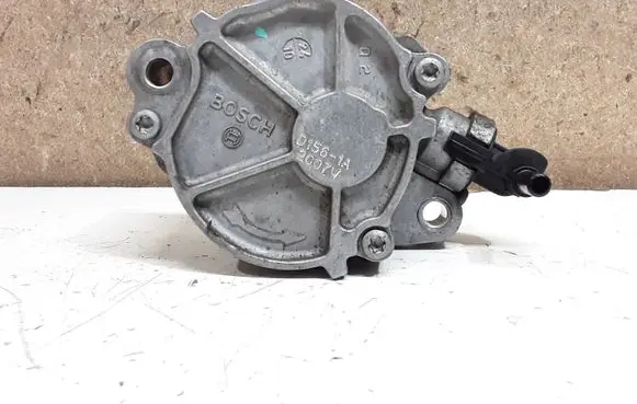 Ford Focus Vacuum pump D1561A2007