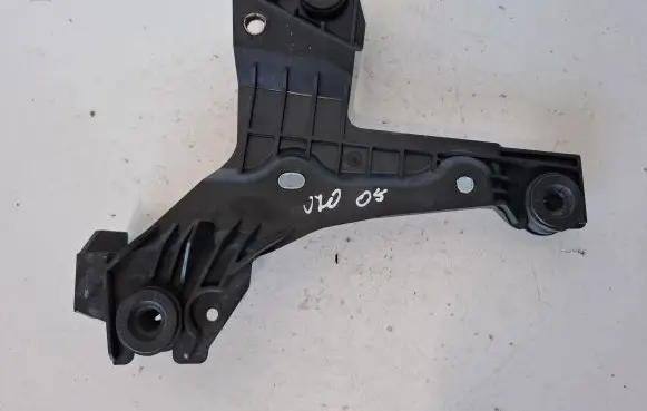Volvo V70 Air filter cleaner box bracket assembly 30636575 927