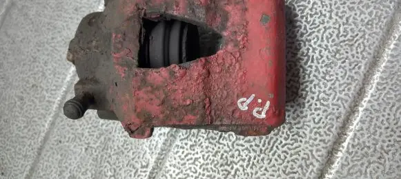 Volkswagen Golf IV Front brake caliper