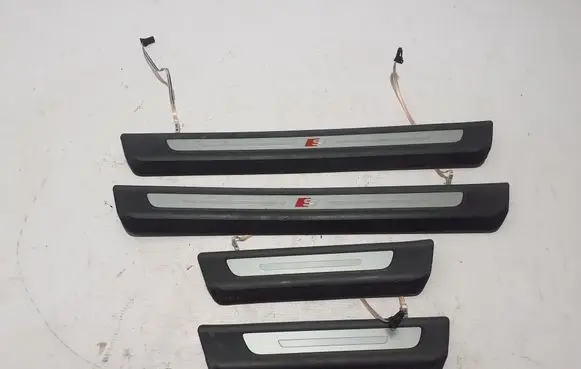 Audi Q8 Front sill trim cover 4M8947405A