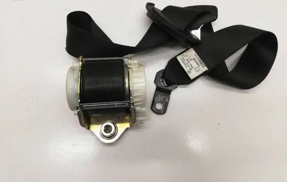 BMW X3 E83 Front seatbelt 33033480e