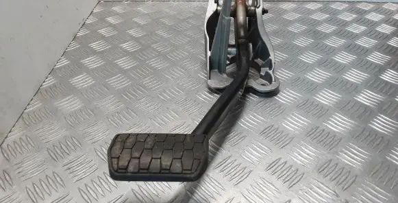 Jaguar XE Brake pedal GX732450CC