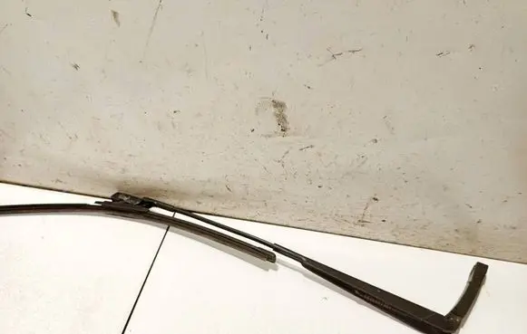 Volkswagen Tiguan Front wiper blade arm 5n1955410