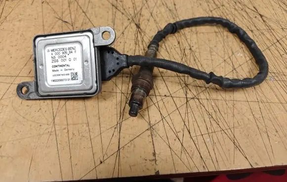 Mercedes-Benz V Class W447 Lambda probe sensor A0009058411