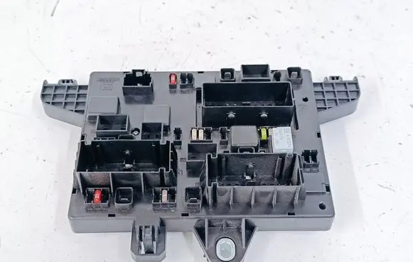 Opel Zafira C Fuse module 13368651 365927271