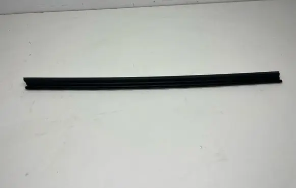 Peugeot 3008 II Rubber seal front door window/glass 9811573180