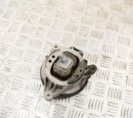 BMW 4 F32 F33 Engine mount bracket 6787657