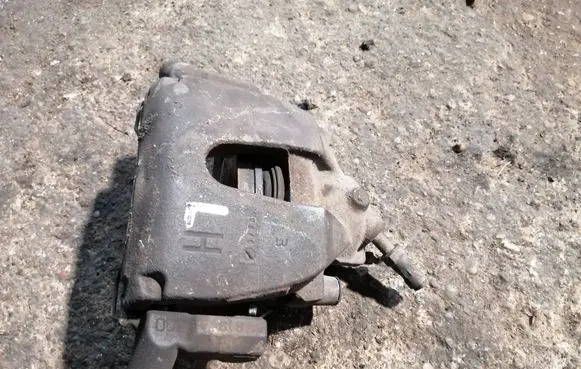 Ford Focus C-MAX Front brake caliper