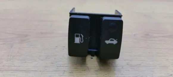 Tailgate opening switch