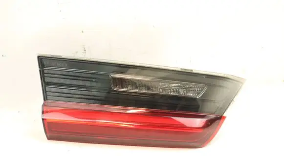 Tailgate rear/tail lights