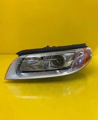 Volvo V70 Headlight/headlamp 31353532