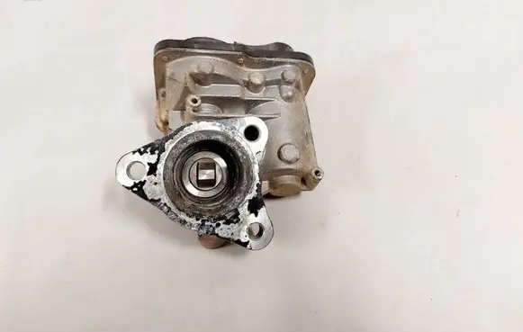 Renault Clio IV EGR valve 147104647R