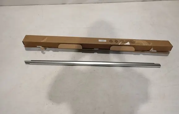 BMW X7 G07 Front door glass trim molding 7444092