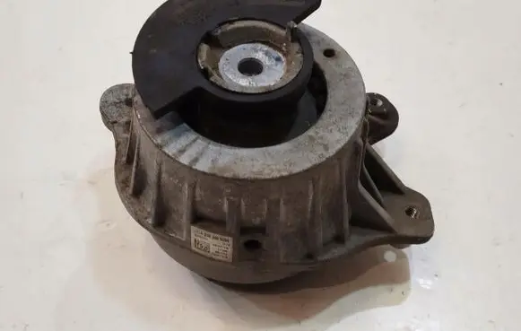 Mercedes-Benz C W205 Engine mount vacuum valve A2052400200