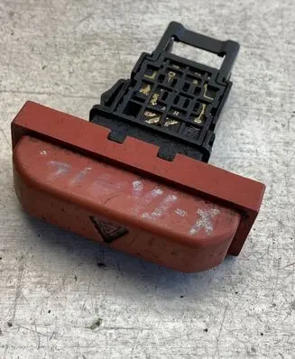 Nissan X-Trail T30 Hazard light switch 06016