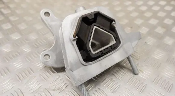 Peugeot 208 Engine mount bracket 9826551880