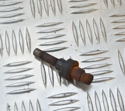 Mercedes-Benz SLC C107 Fuel injector