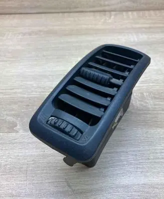 Renault Trafic I Dash center air vent grill 136S150