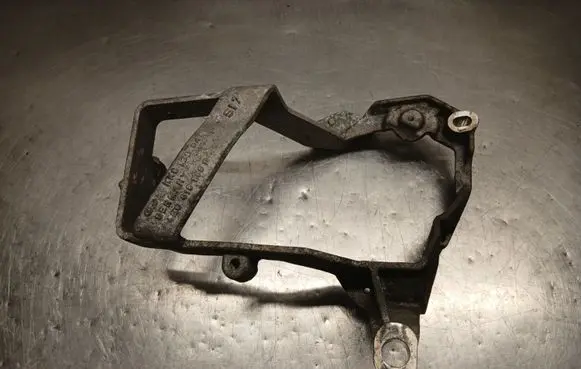 Audi A8 S8 D3 4E Pneumatic air compressor holding bracket 4E0616869D