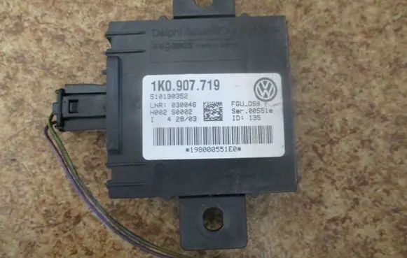 Volkswagen Golf V Alarm control unit/module 1K0907719