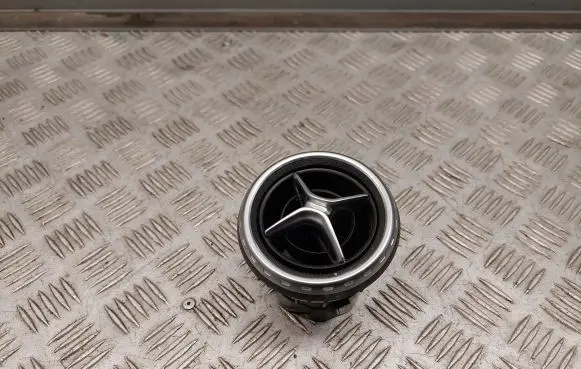 Mercedes-Benz GLA W156 Dash center air vent grill A1568300054