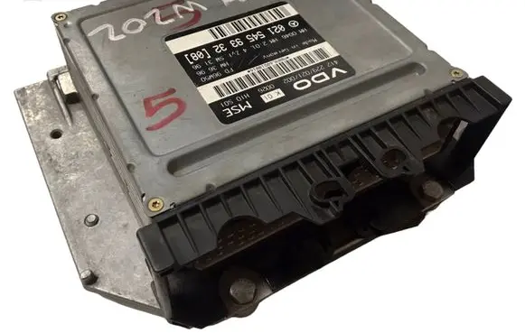 Mercedes-Benz E W210 Engine control unit/module 0215459332 M009L60Q10016 412229021002