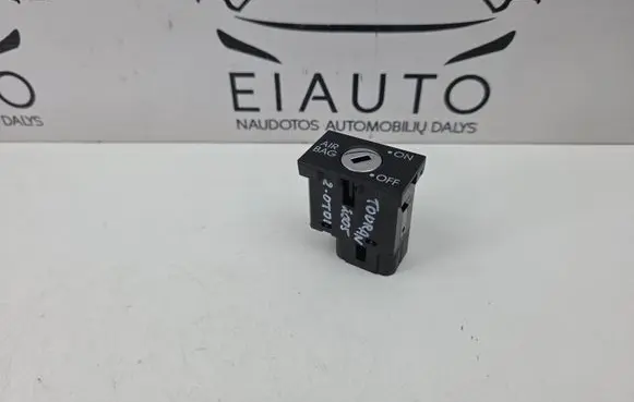 Passenger airbag on/off switch