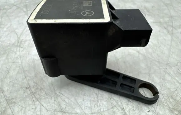 Mercedes-Benz E W211 Air suspension front height level sensor A0105427717