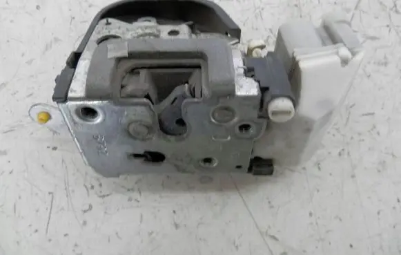 Alfa Romeo 147 Rear door lock 